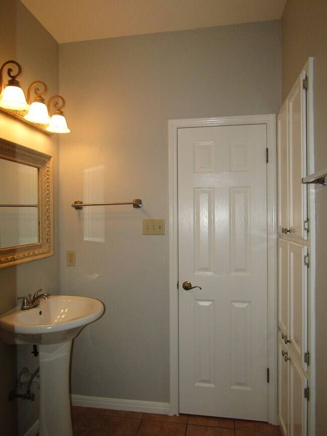 Building Photo - 10602 Cranford Ct