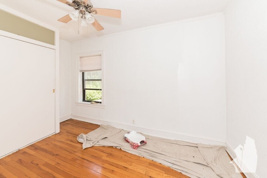 Building Photo - 639 W Cornelia Ave