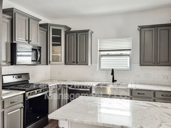 Building Photo - 242 Dunlin Dr