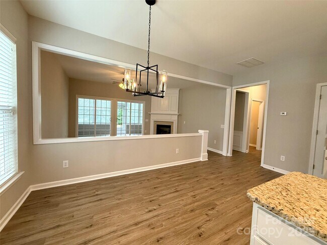 Building Photo - 2135 Ashley River Rd