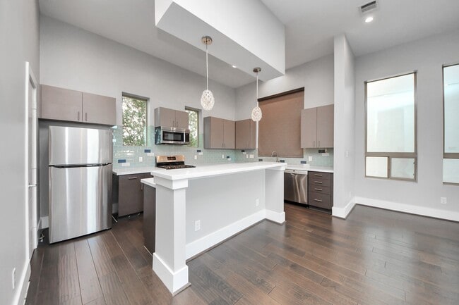 Building Photo - 3204 Sherman St