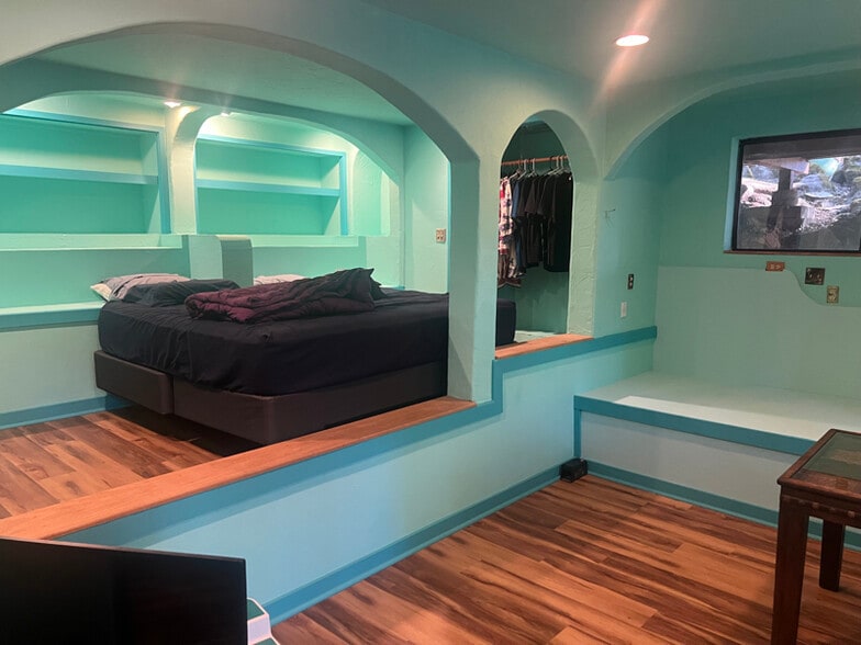 Building Photo - 18833 Rock Creek Rd