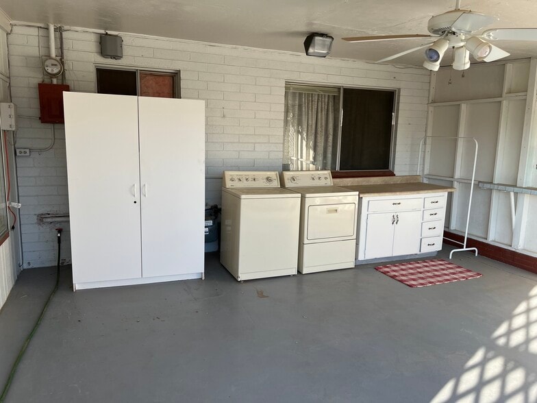 Covered patio - 10946 W Canterbury Dr
