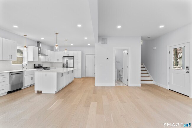 Building Photo - 183 Vesper St