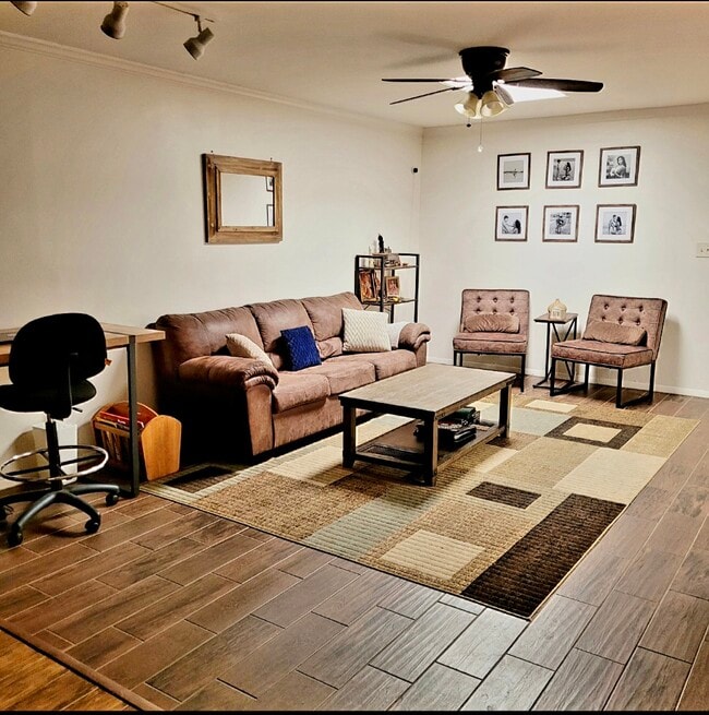 Building Photo - 1719 Brazo Cir