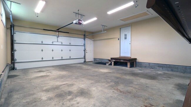 Building Photo - 2621 OAKRIDGE DR SW