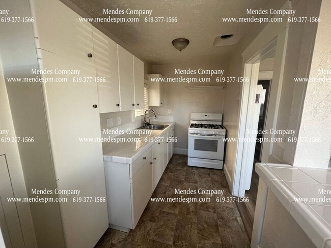Building Photo - 623 W Kalmia St