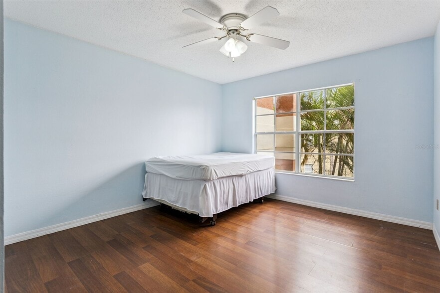 Building Photo - 1950 Summer Club Dr