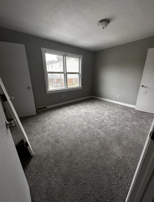 Building Photo - 89 Meadowgreen Dr