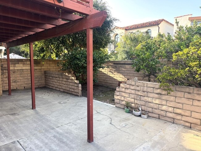 Building Photo - Rees