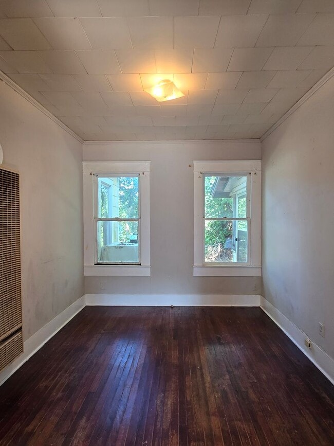 Building Photo - 607 18th St