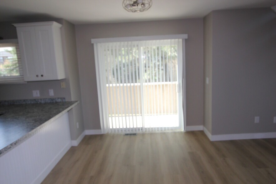 Building Photo - 1030 Magic Lamp Way