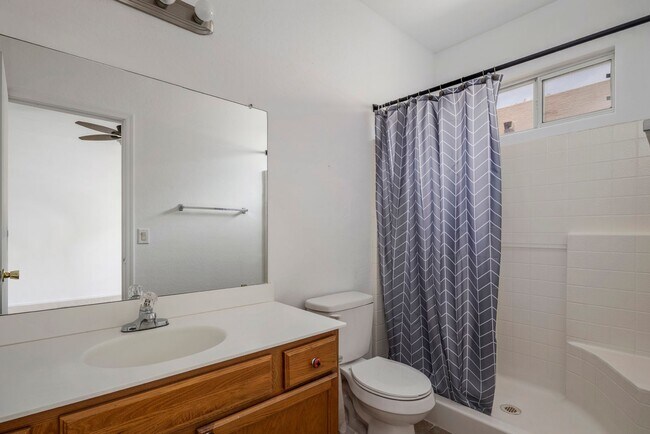 Building Photo - Beautiful 3 bedroom patio home with open f...