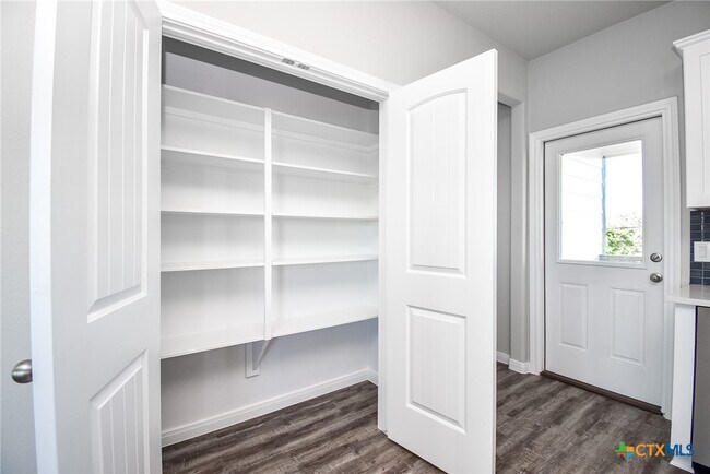 Building Photo - 544 Buckskin Dr