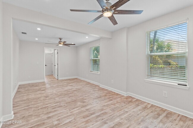 Building Photo - 310 N Bonita Ave