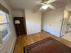 Building Photo - 23 Pilgrim Dr