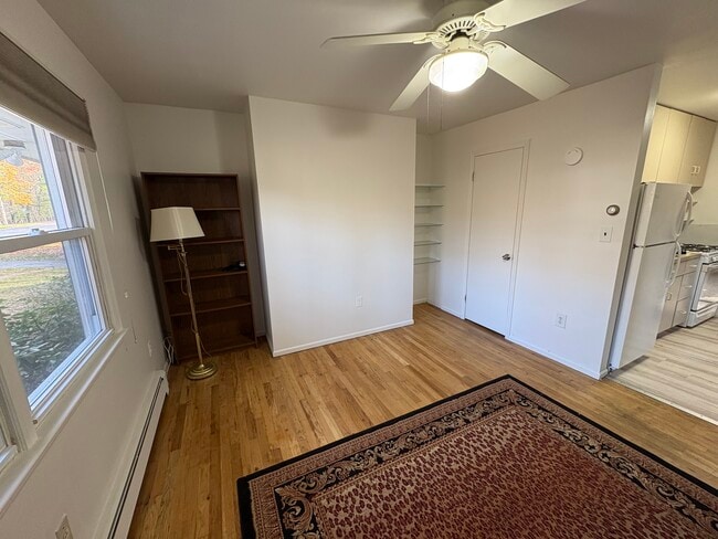 Building Photo - 23 Pilgrim Dr