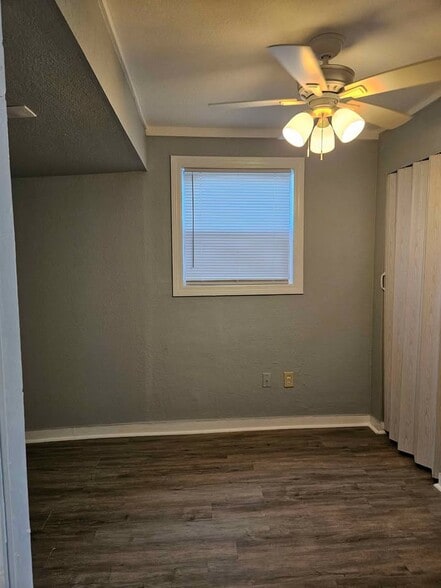 Building Photo - 1109 E Okaloosa Ave