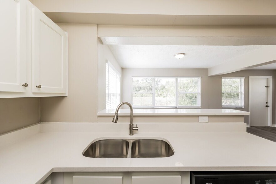 Building Photo - 1412 Brookhill Dr