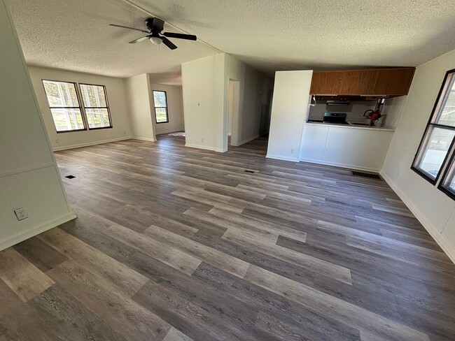 Building Photo - FOR RENT