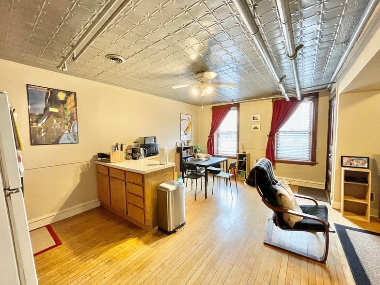 Building Photo - 2334 W Belden Ave