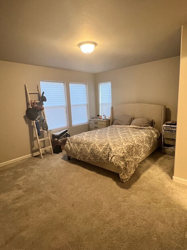 Building Photo - $1995 | 2BR/2.5BA | Lovely New Townhome in...