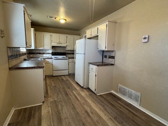 Building Photo - 2704 NW Friar Tuck Ln