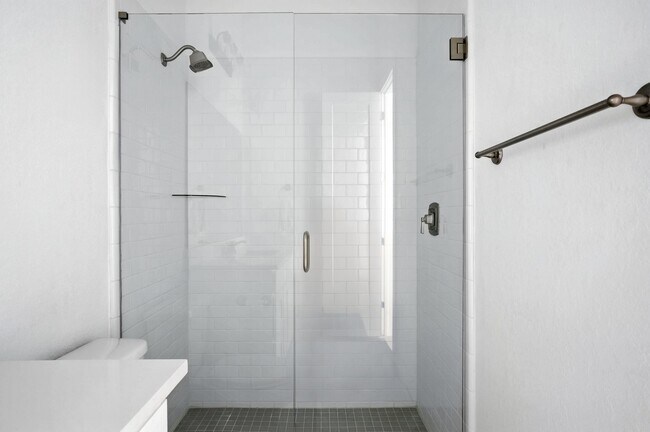 Building Photo - 220 Corazon