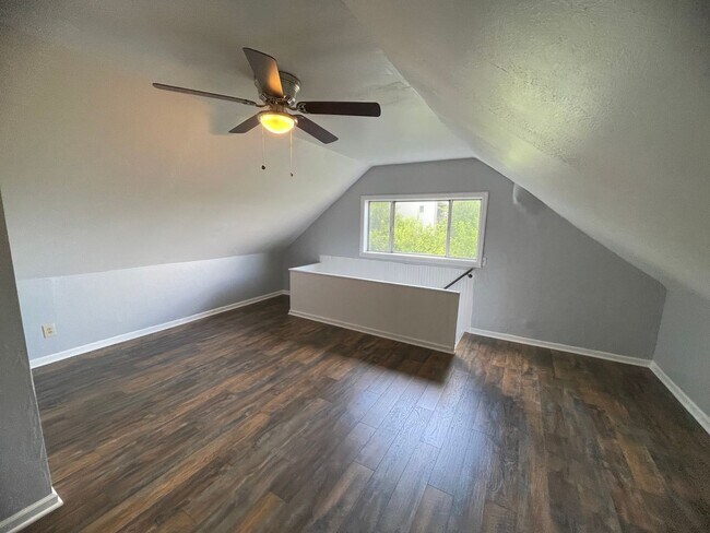 Building Photo - Updated 2 bedroom house for rent in the South Side !