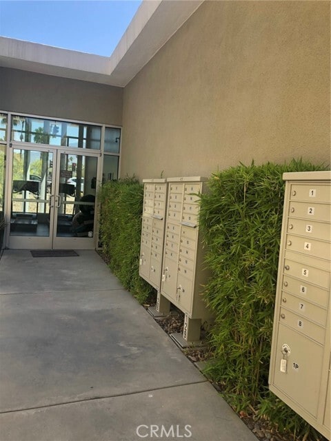 Building Photo - 1010 E Palm Canyon Dr