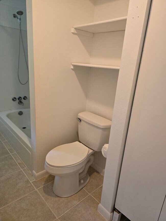 Building Photo - Adorable 2/1 House near Downtown Inverness!!!