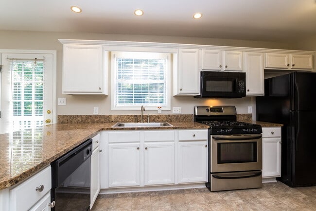 Building Photo - 7245 Carter Ct