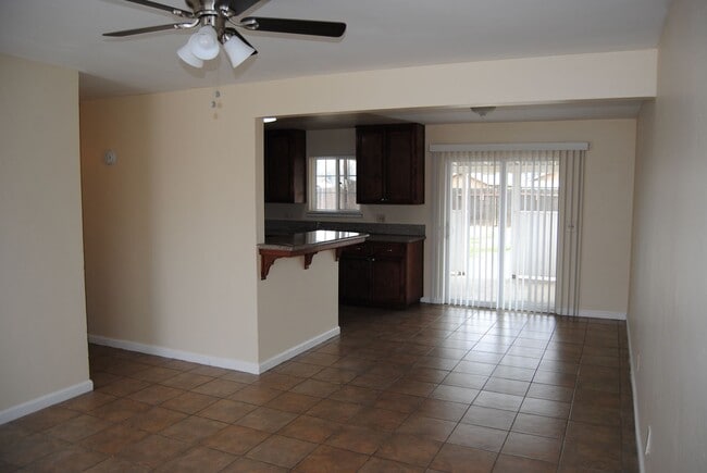 Building Photo - 520 Delfino Ln