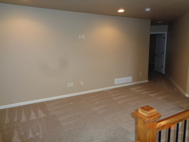 Building Photo - Exclusive community