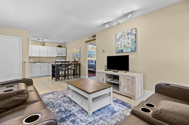 Building Photo - 1700 SW 16th Ct