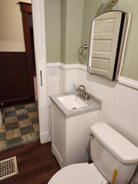 Building Photo - 1395 Section Rd