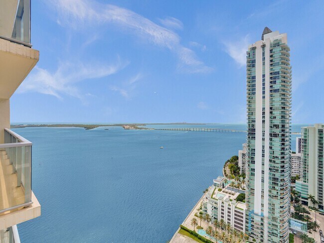 Building Photo - 1155 Brickell Bay Dr