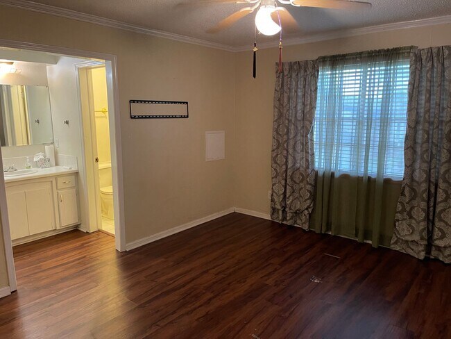 Building Photo - 3 bed upstairs condo in Norman, community ...