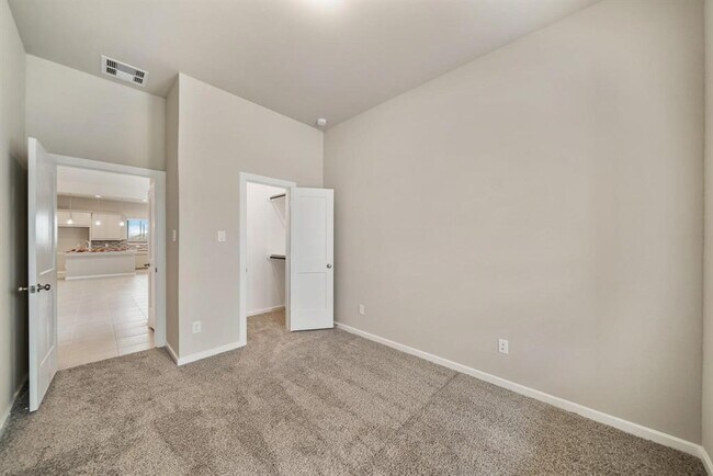 Building Photo - 1547 Crystal Stream Dr