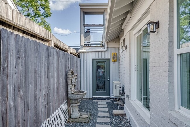 Building Photo - 1717 Missouri St