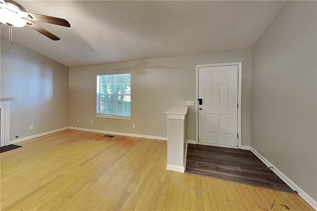 Building Photo - 628 Bluff Dr