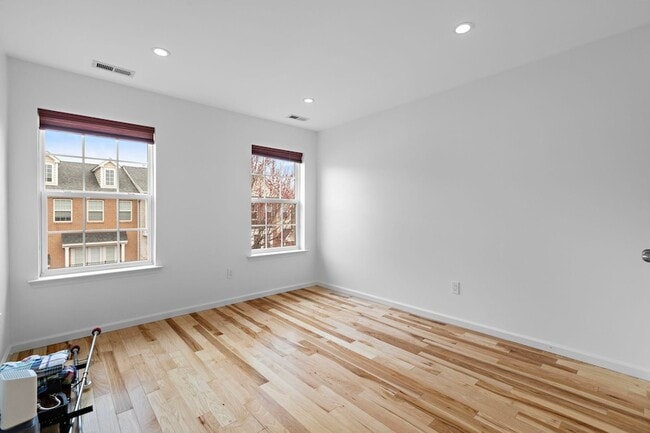 Building Photo - 25 Creekside Ct