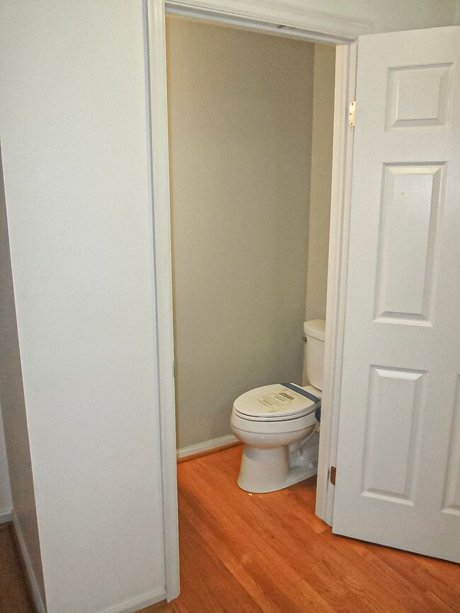 Building Photo - Lovely 2 Bedroom 2 Bathroom Townhome With ...