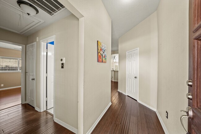 Building Photo - 3103 Valley Ct