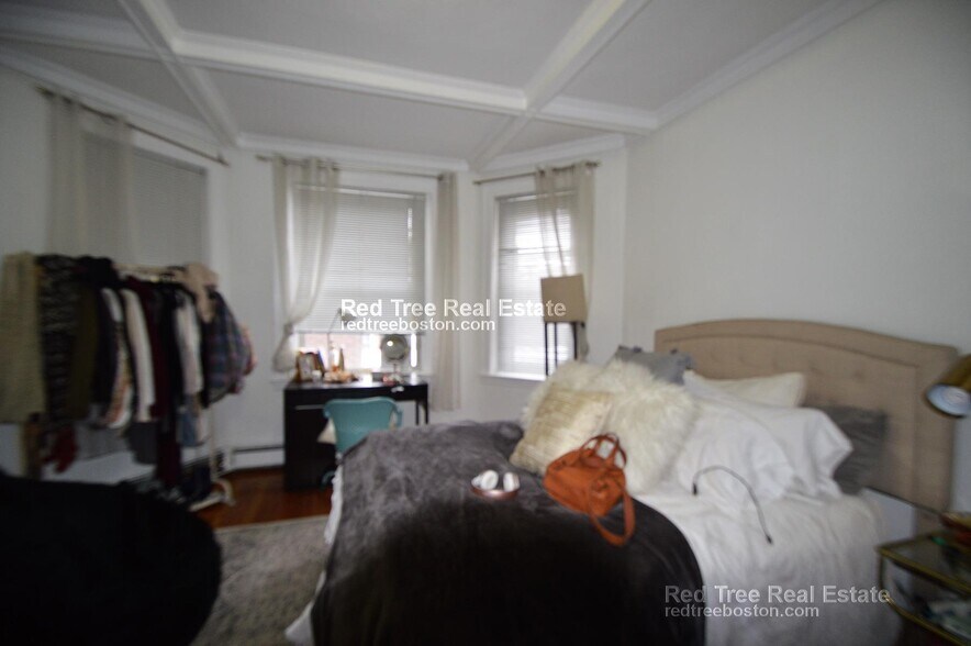 Building Photo - 73 Thatcher St