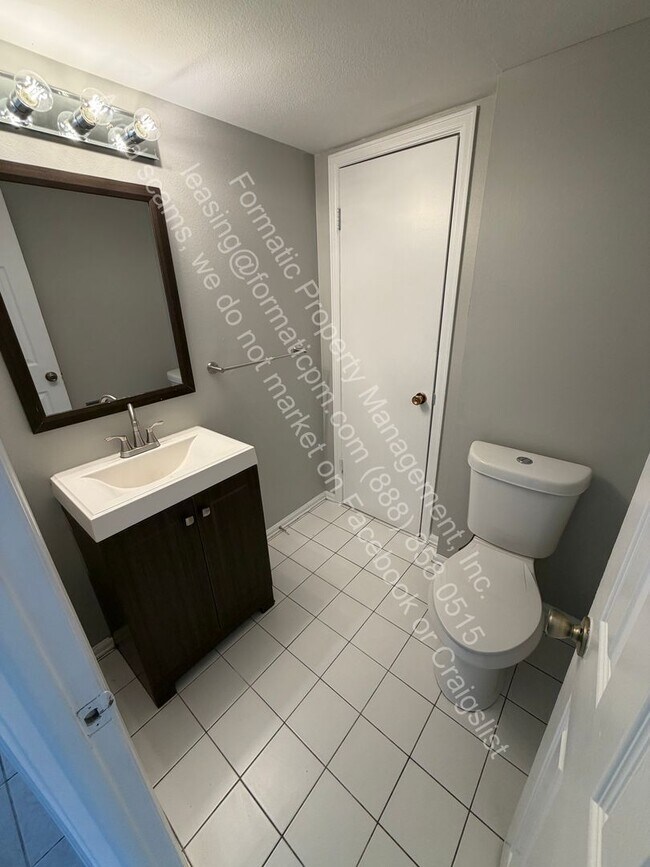 Building Photo - 3814 S Yosemite St