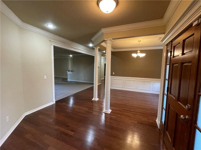 Building Photo - 2427 W McKinley Blvd