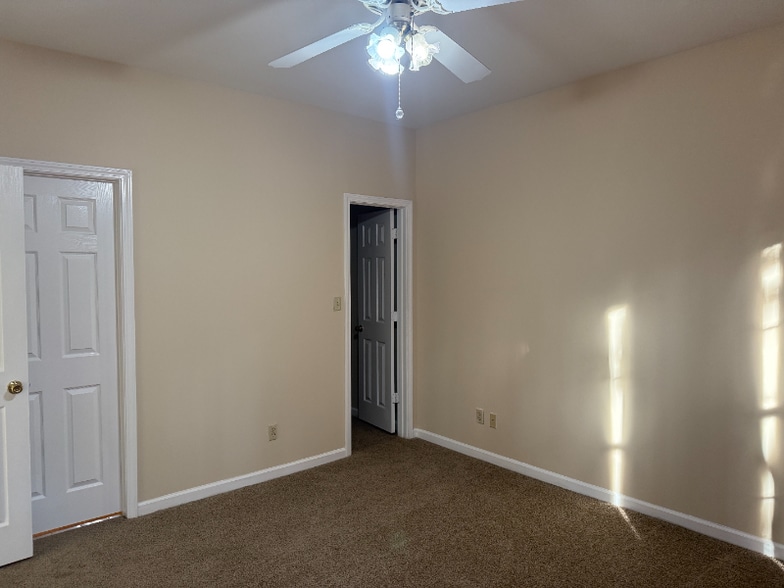 Building Photo - 1600 Long Grove Dr