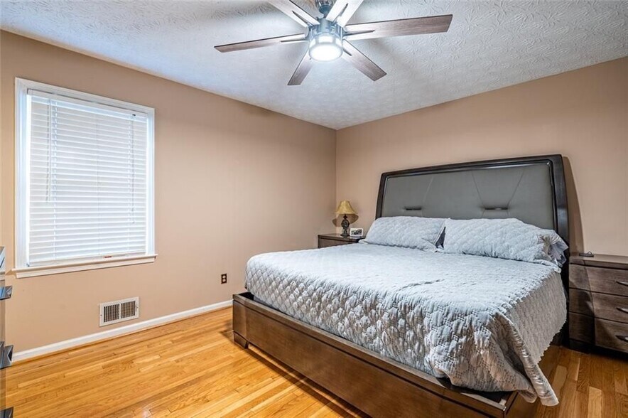 Building Photo - 465 Dobbs Rd