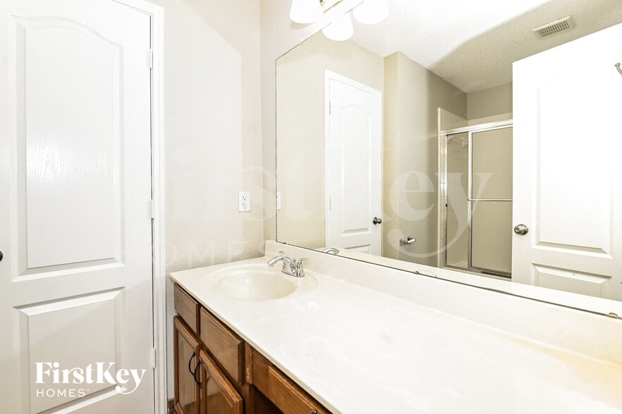 Building Photo - 2115 Van Zandt Dr